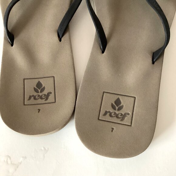 Reef Women's Sandals Flip Flops Vegan Leather Size 7 Soft Footbed Beach Vacation - Picture 2 of 4